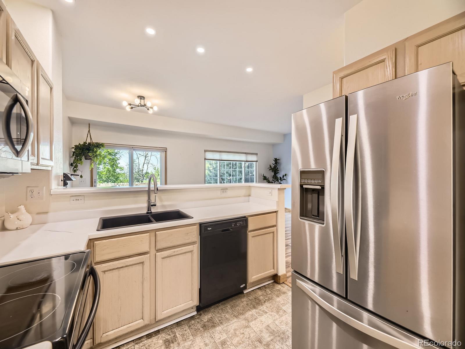Castle Creek Aurora Condo / Townhome | MLS #: 709457512265 E 2nd Drive , Aurora Beds: 2 Baths: 3 Price: $350,000