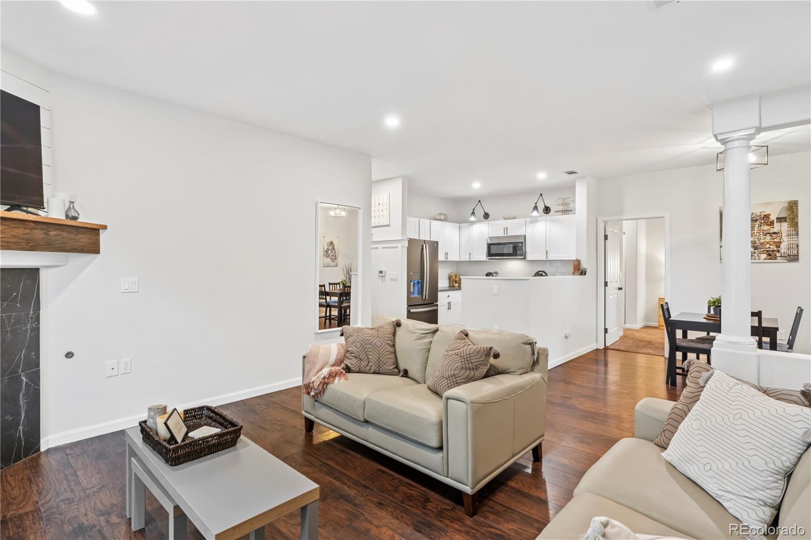 Meadow Hills Aurora Condo / Townhome | MLS #: 72641444085 S Crystal Circle 101, Aurora Beds: 2 Baths: 2 Price: $310,000