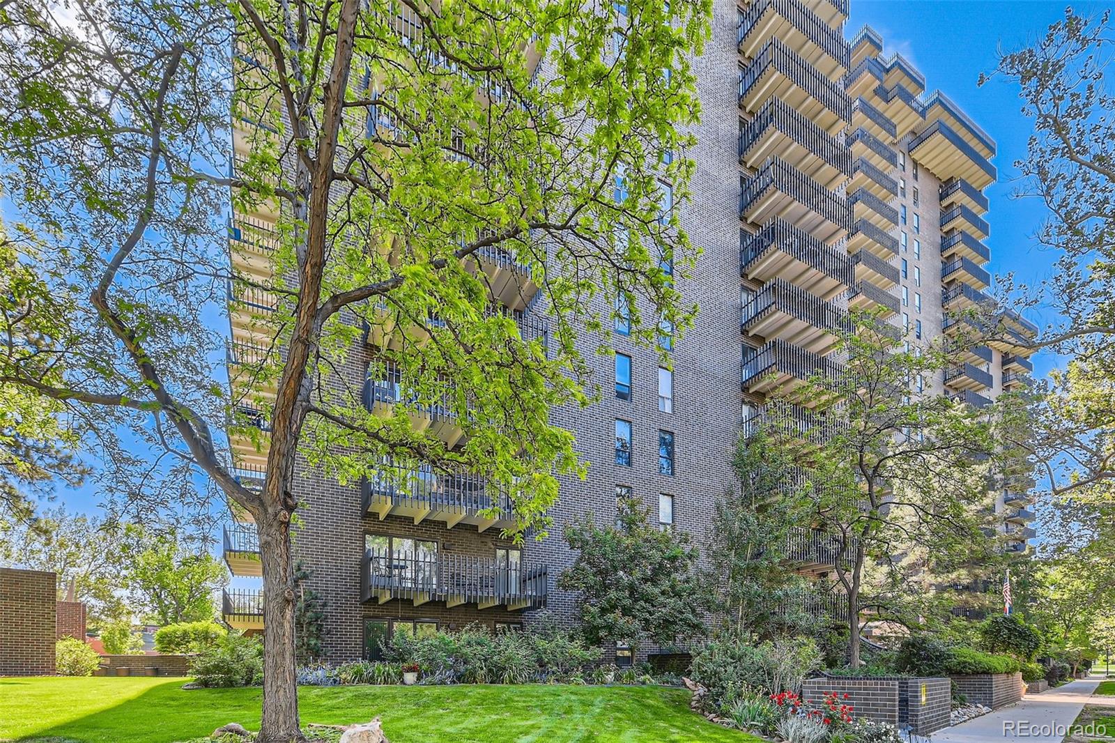 460 s marion parkway, Denver sold home. Closed on 2025-08-28 for $255,000.