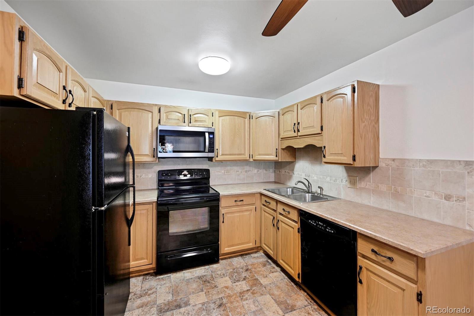 Windsor Gardens Denver Condo / Townhome | MLS #: 7249497725 S Alton Way 8B, Denver Beds: 1 Baths: 1 Price: $160,000