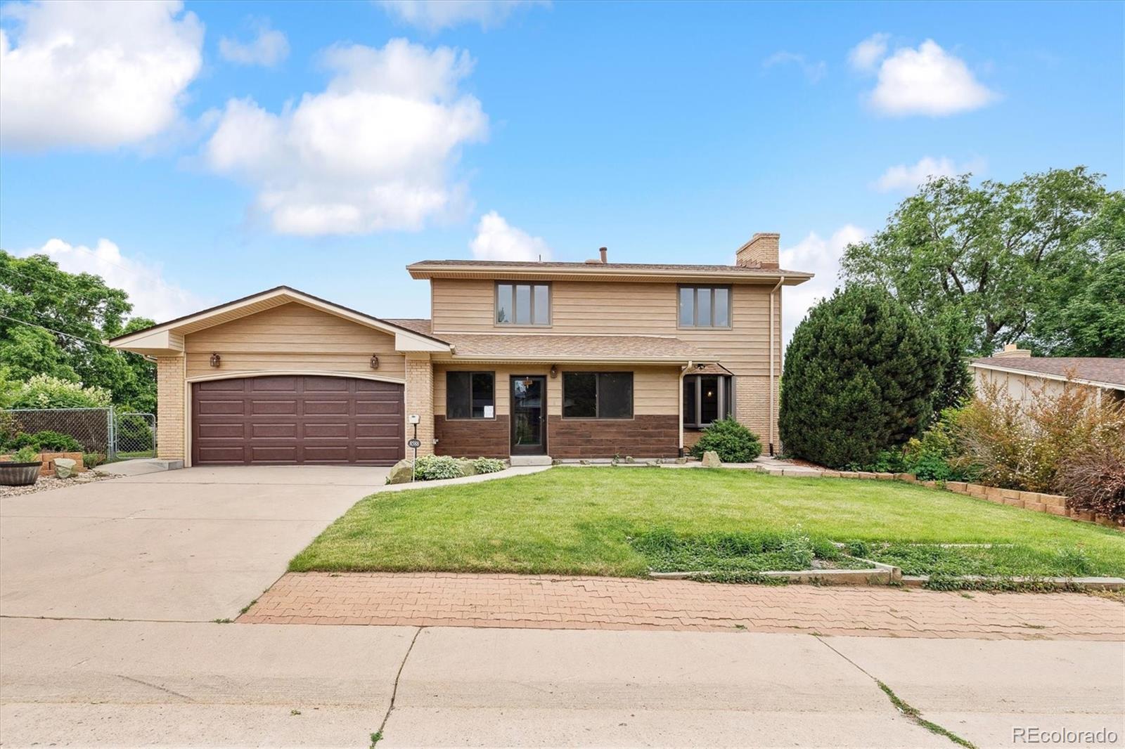Walnut Hills Centennial Home | MLS #: 29554518588 E Costilla Avenue, Centennial Beds: 3 Baths: 3 Price: $549,900