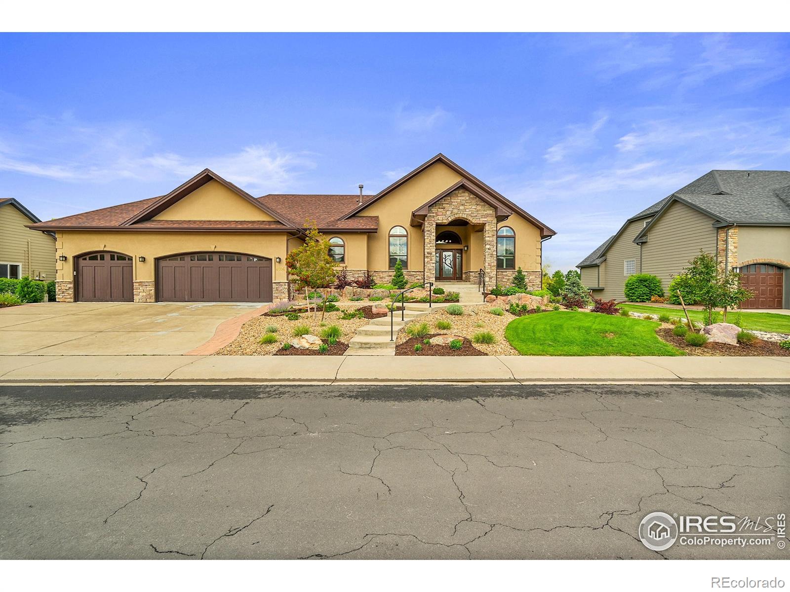 8406  Spinnaker Bay Drive, windsor MLS: 4567891036768 Beds: 4 Baths: 5 Price: $1,110,000