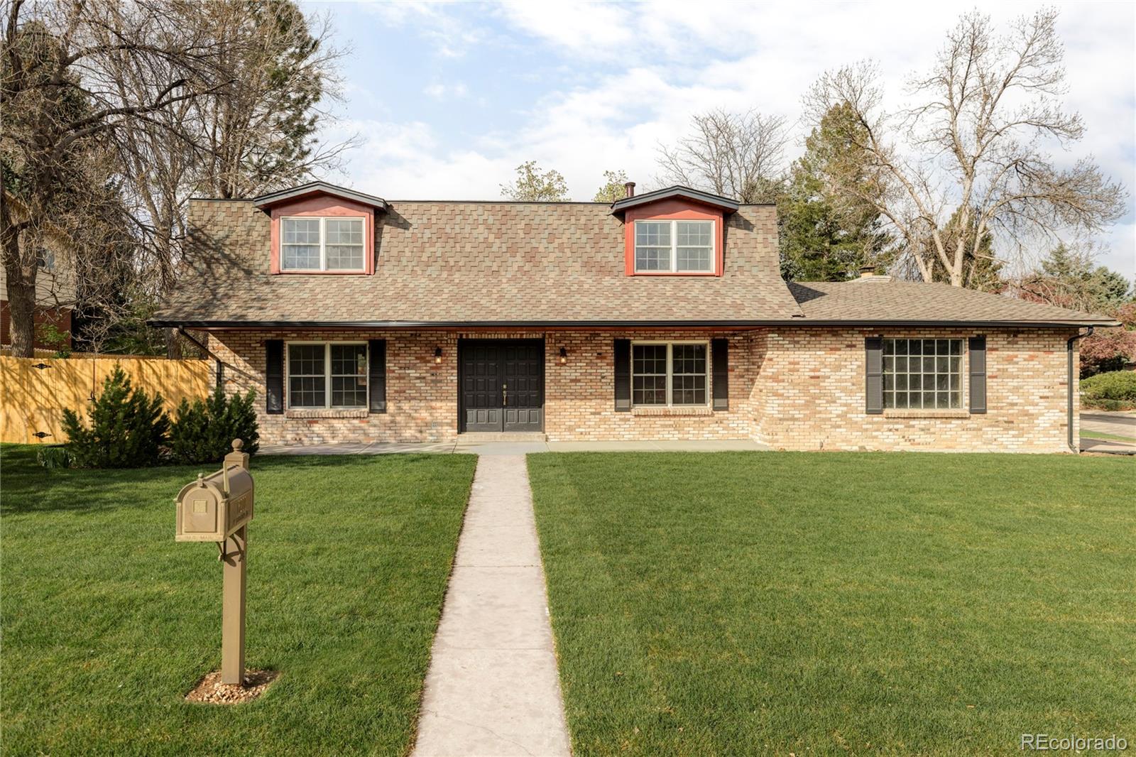 Columbine Knolls Littleton Home | MLS #: 27817886211 W Fremont Place, Littleton Beds: 5 Baths: 4 Price: $965,000