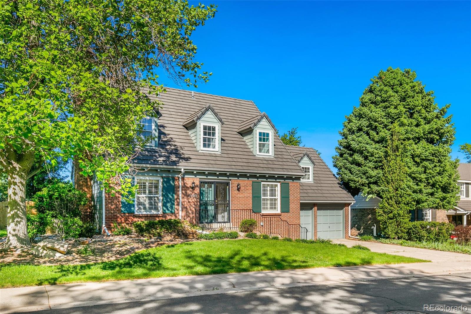 7193 S Newport Way, centennial MLS: 8702943 Beds: 4 Baths: 3 Price: $995,000