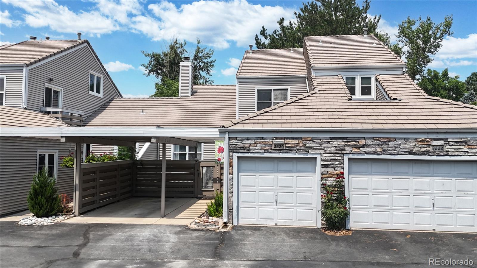 2220 s yosemite circle, Denver sold home. Closed on 2025-09-12 for $400,000.