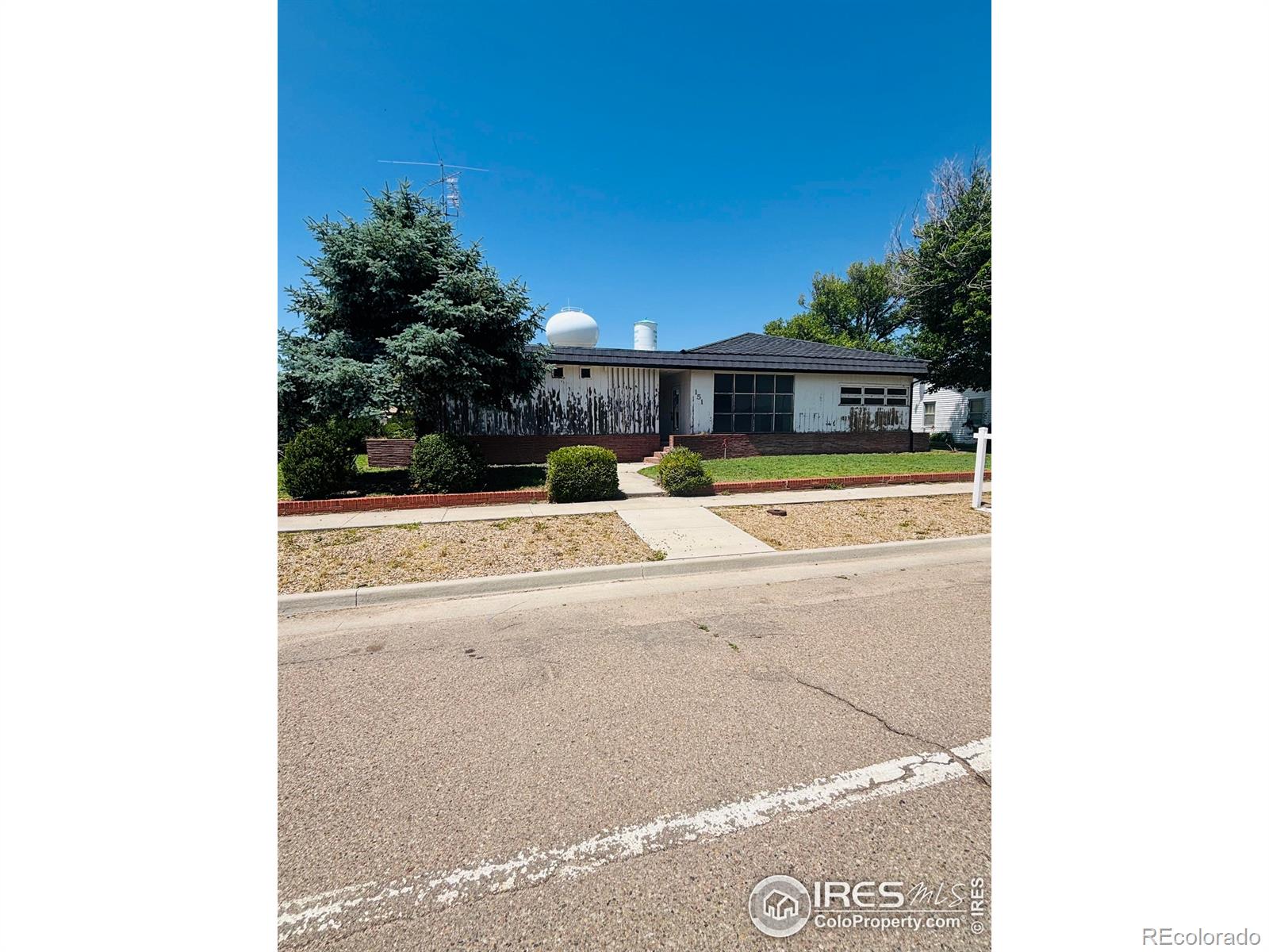 151 w 1st street, Cheyenne Wells sold home. Closed on 2025-09-12 for $106,100.