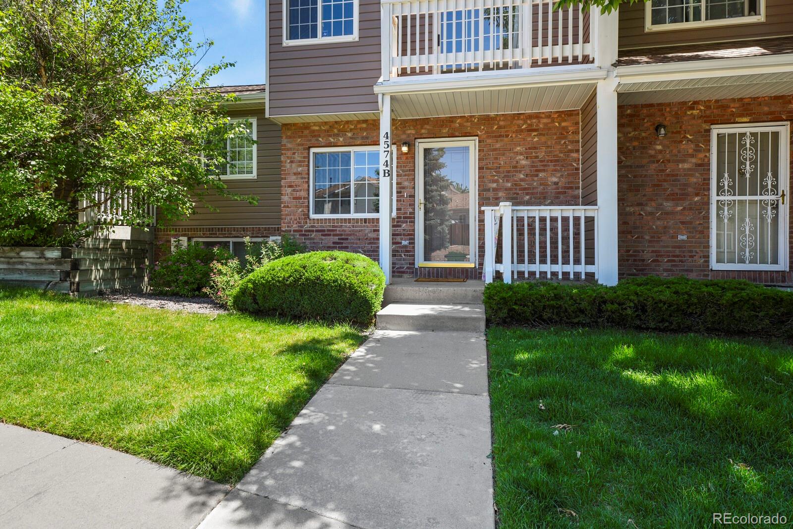 Crown Point Aurora Condo / Townhome | MLS #: 64411084574 S Cimmarron Circle B, Aurora Beds: 2 Baths: 2 Price: $315,000