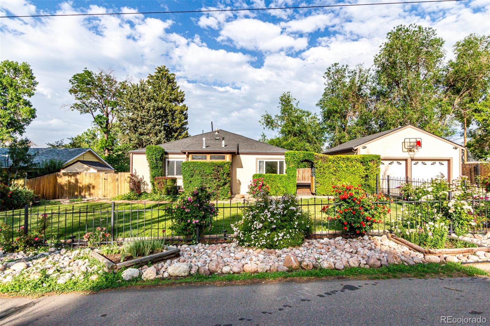 Kelton Heights Lakewood Home | MLS #: 52940291060 S Eaton Street, Lakewood Beds: 3 Baths: 2 Price: $550,000