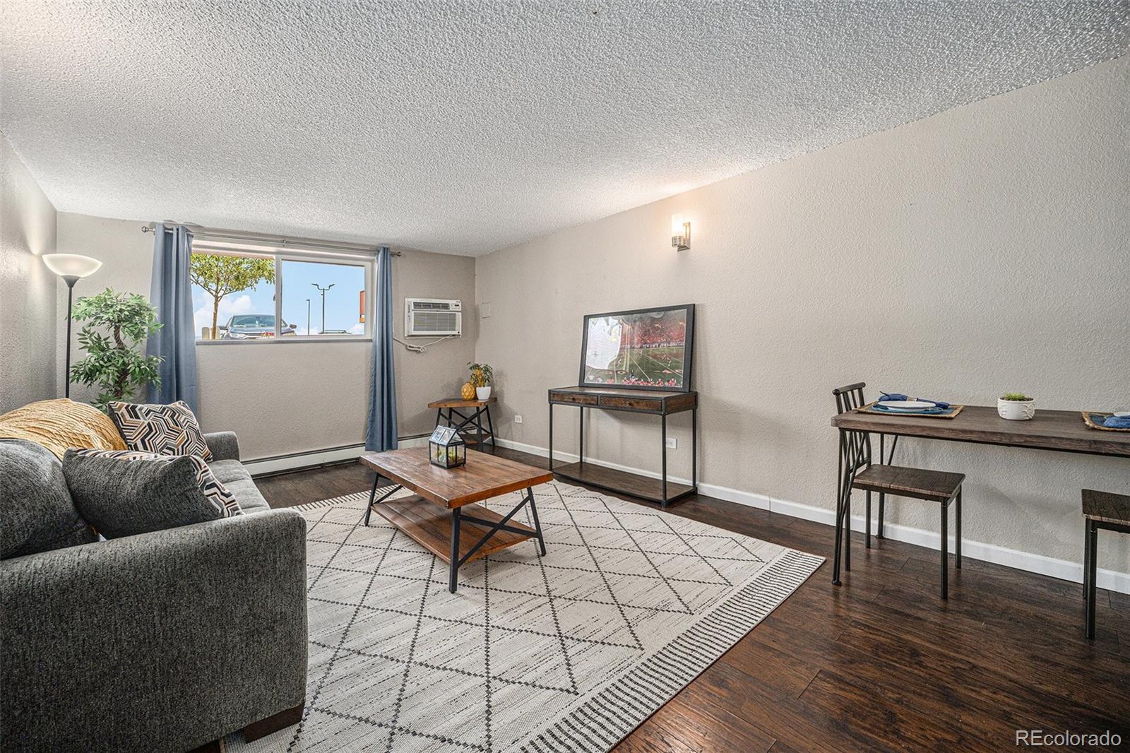 3047 w 47th avenue, Denver sold home. Closed on 2025-10-23 for $175,000.