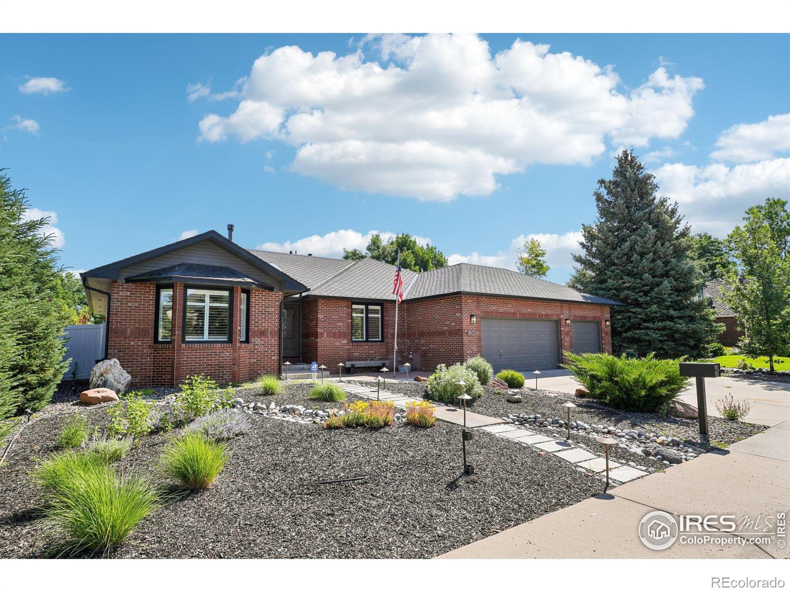 1806  Crestone Court, longmont MLS: 4567891037346 Beds: 5 Baths: 3 Price: $799,900