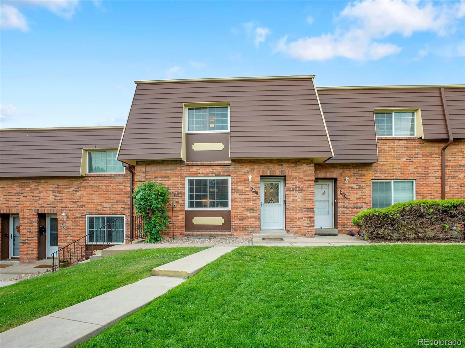 Chateaux Beaumar Littleton Condo / Townhome | MLS #: 17027045853 S Lowell Boulevard , Littleton Beds: 4 Baths: 4 Price: $385,000