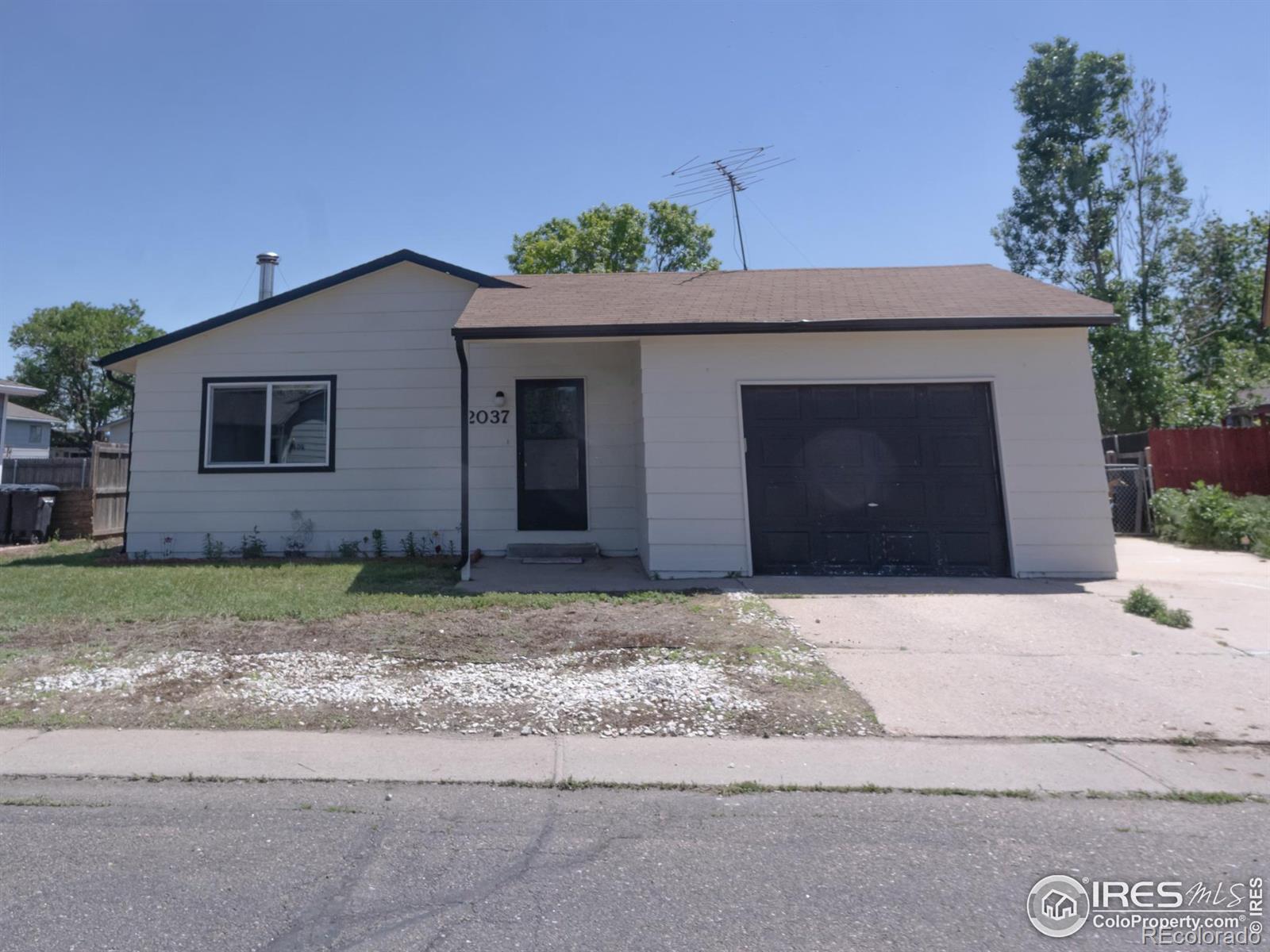 2037  Wedgewood Court, greeley MLS: 4567891037356 Beds: 3 Baths: 1 Price: $309,000