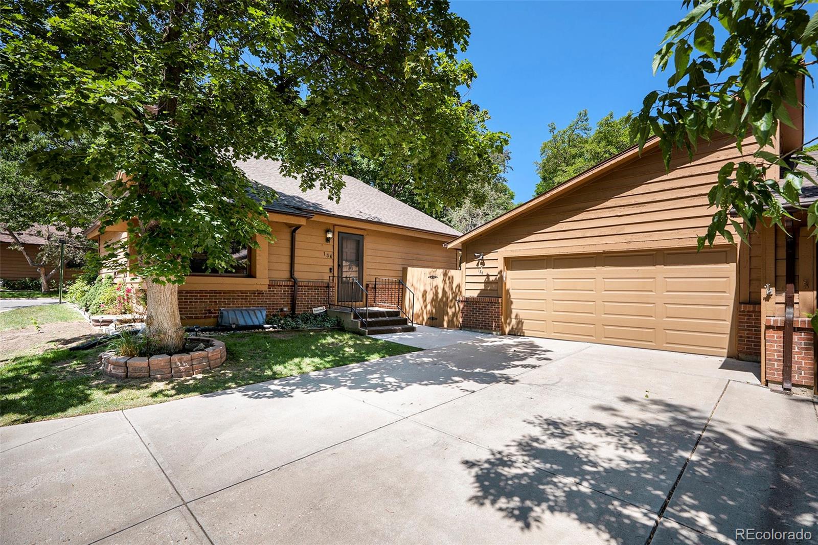 Sunridge Aurora Condo / Townhome | MLS #: 7439110136 S Eagle Circle , Aurora Beds: 2 Baths: 2 Price: $400,000