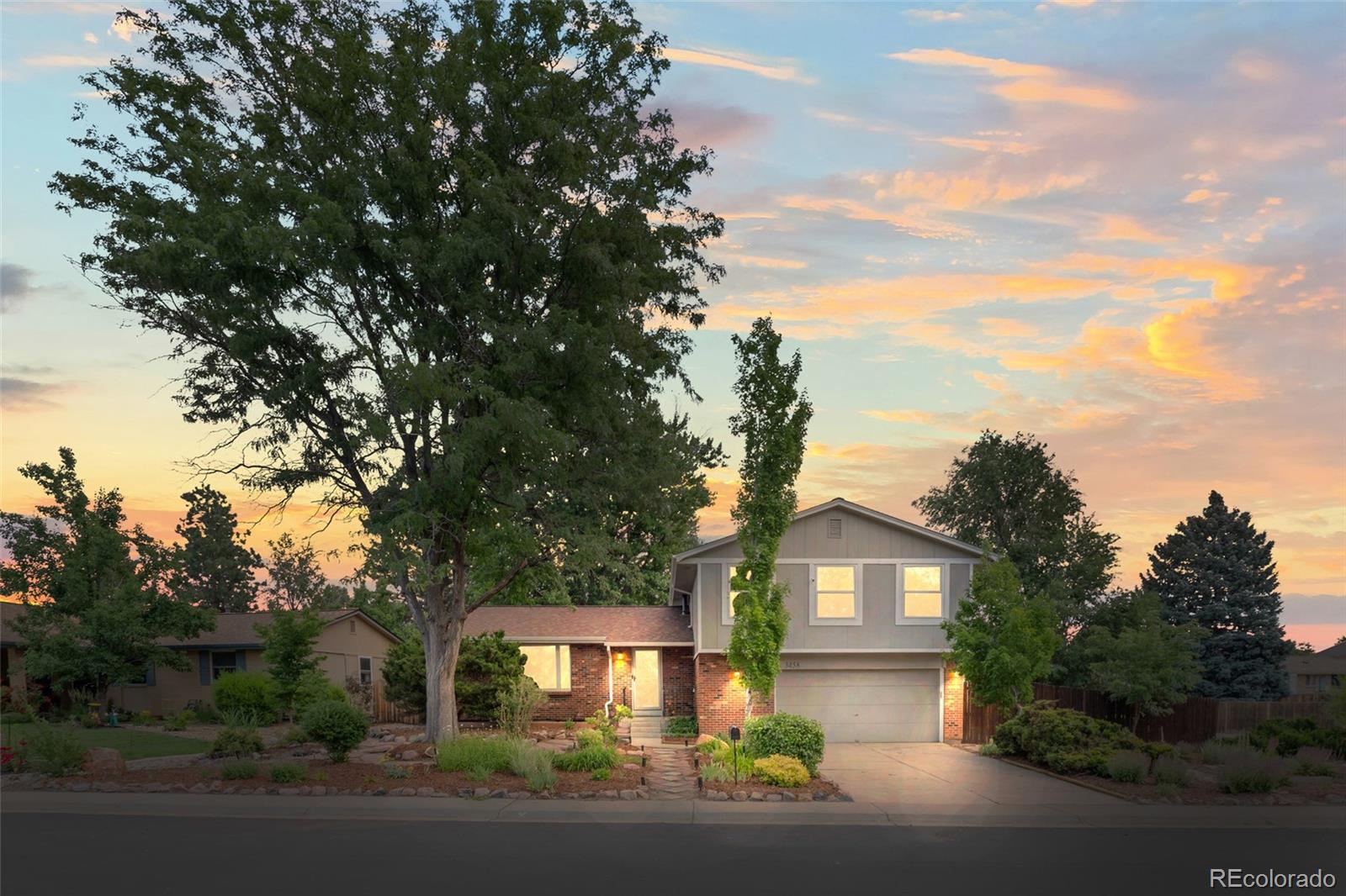 Meadowood Aurora Home | MLS #: 99739533458 S Norfolk Way, Aurora Beds: 4 Baths: 3 Price: $540,000