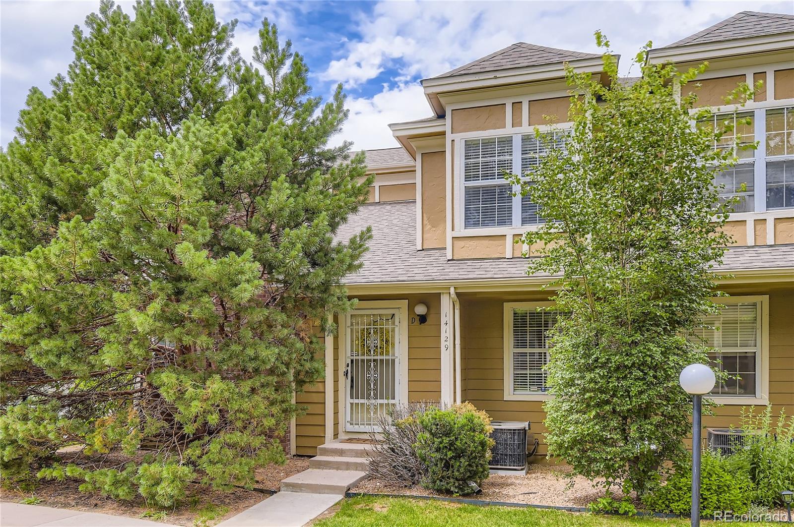 Le Chateau Aurora Condo / Townhome | MLS #: 384663314129 E Dickinson Drive D, Aurora Beds: 2 Baths: 2 Price: $278,000