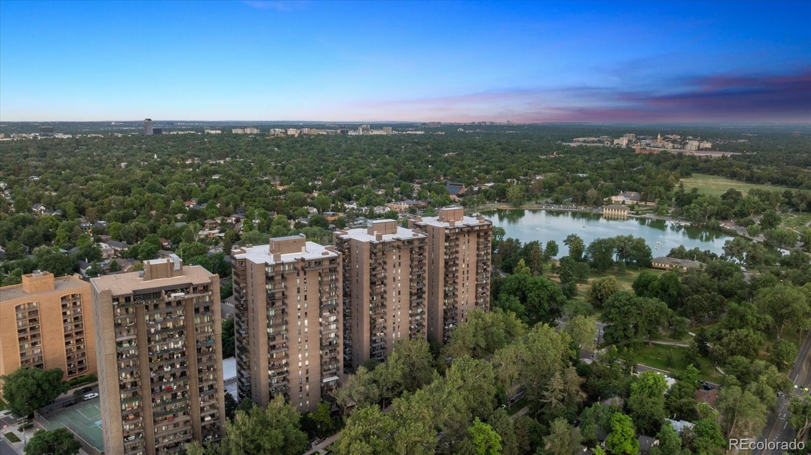 Wash Park Denver Condo / Townhome | MLS #: 7102052460 S Marion Parkway 1103, Denver Beds: 2 Baths: 2 Price: $610,000