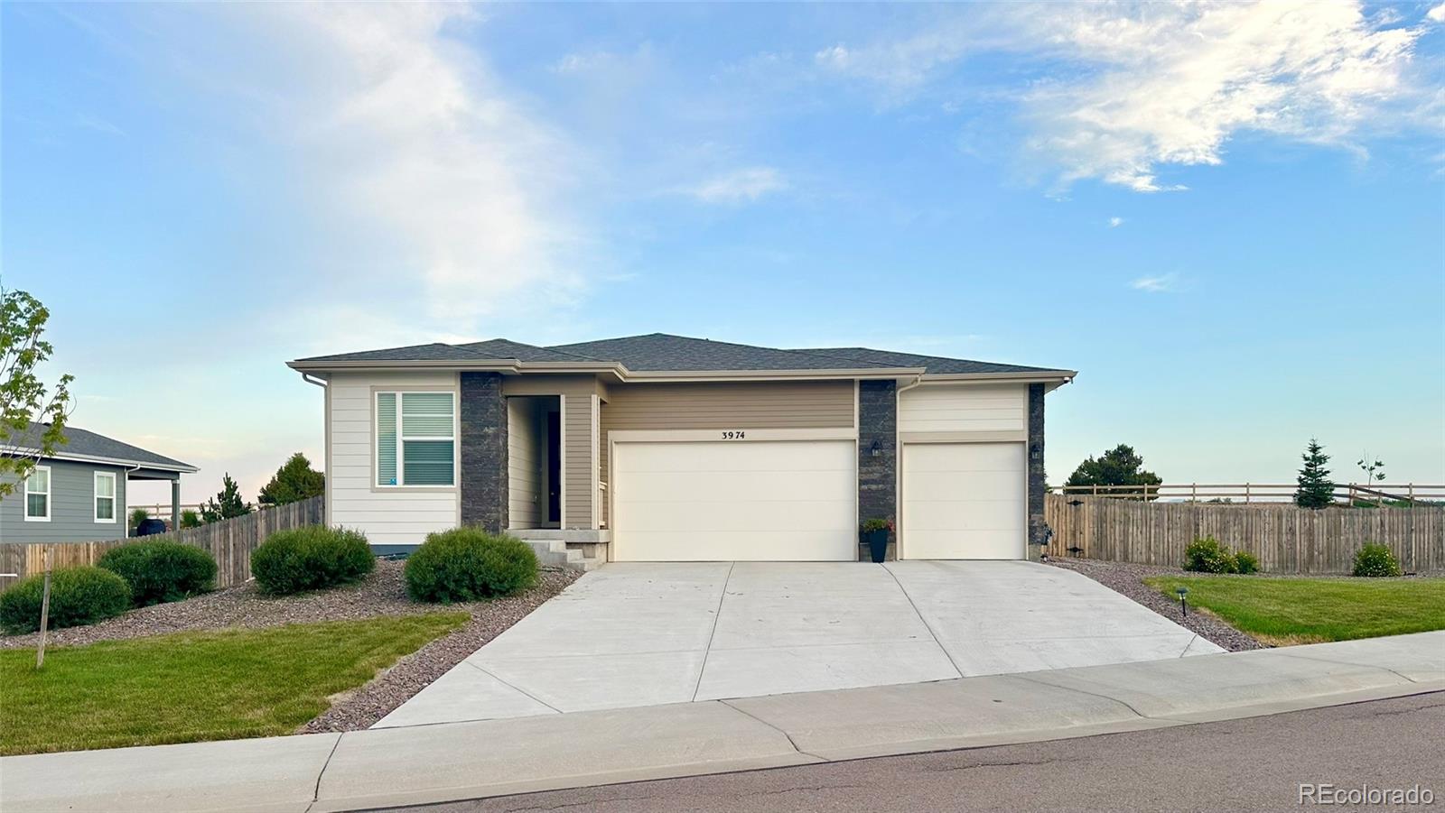 The Oaks Castle Rock Home | MLS #: 76542263974  Castle Vista Lane, Castle Rock Beds: 4 Baths: 2 Price: $674,900
