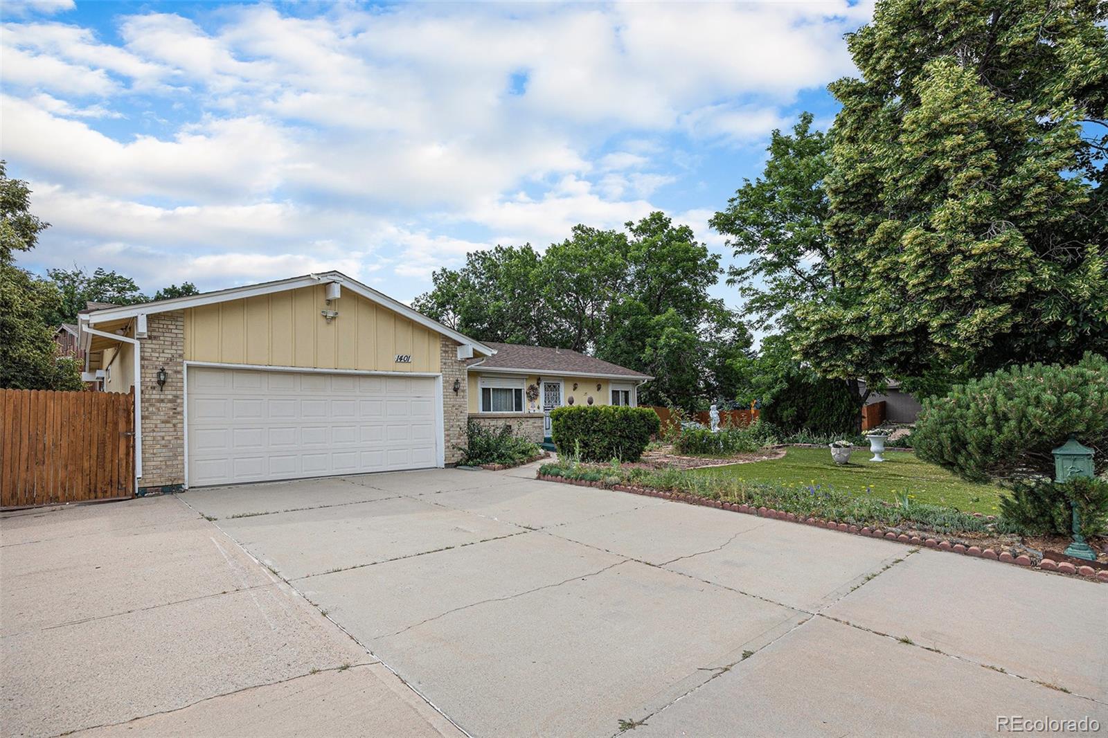 Hallcrafts Village East Aurora Home | MLS #: 79697871401 S Paris Court, Aurora Beds: 4 Baths: 3 Price: $460,000