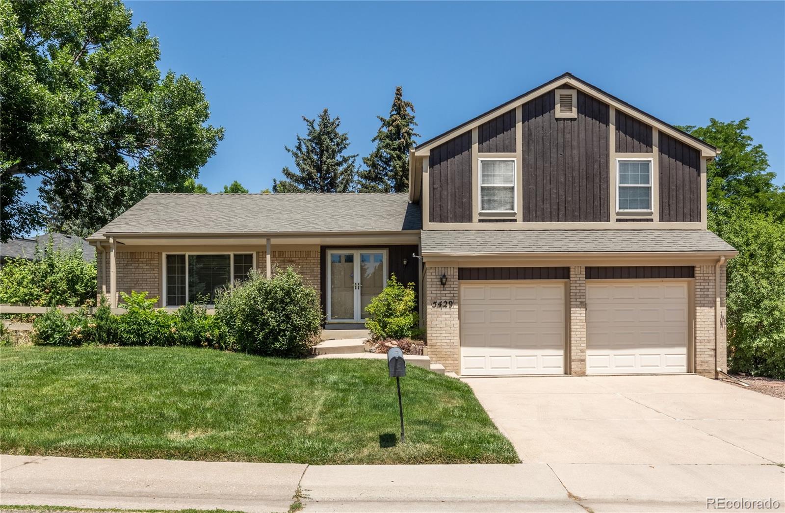 Columbine Knolls Littleton Home | MLS #: 99568725429 W Hinsdale Avenue, Littleton Beds: 3 Baths: 3 Price: $675,000
