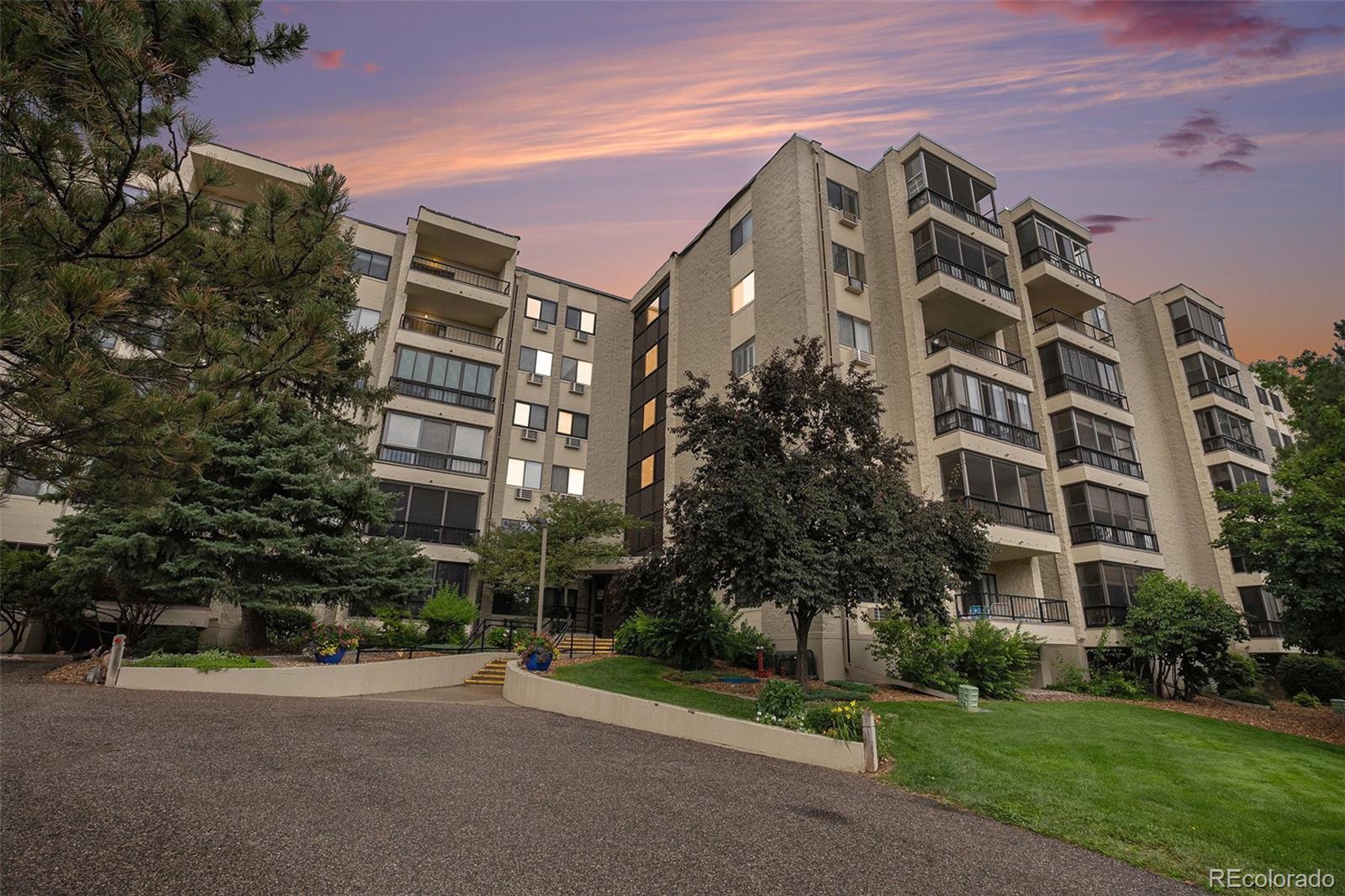 Heather Gardens Aurora Condo / Townhome | MLS #: 639208213800 E Marina Drive 601, Aurora Beds: 2 Baths: 2 Price: $250,000