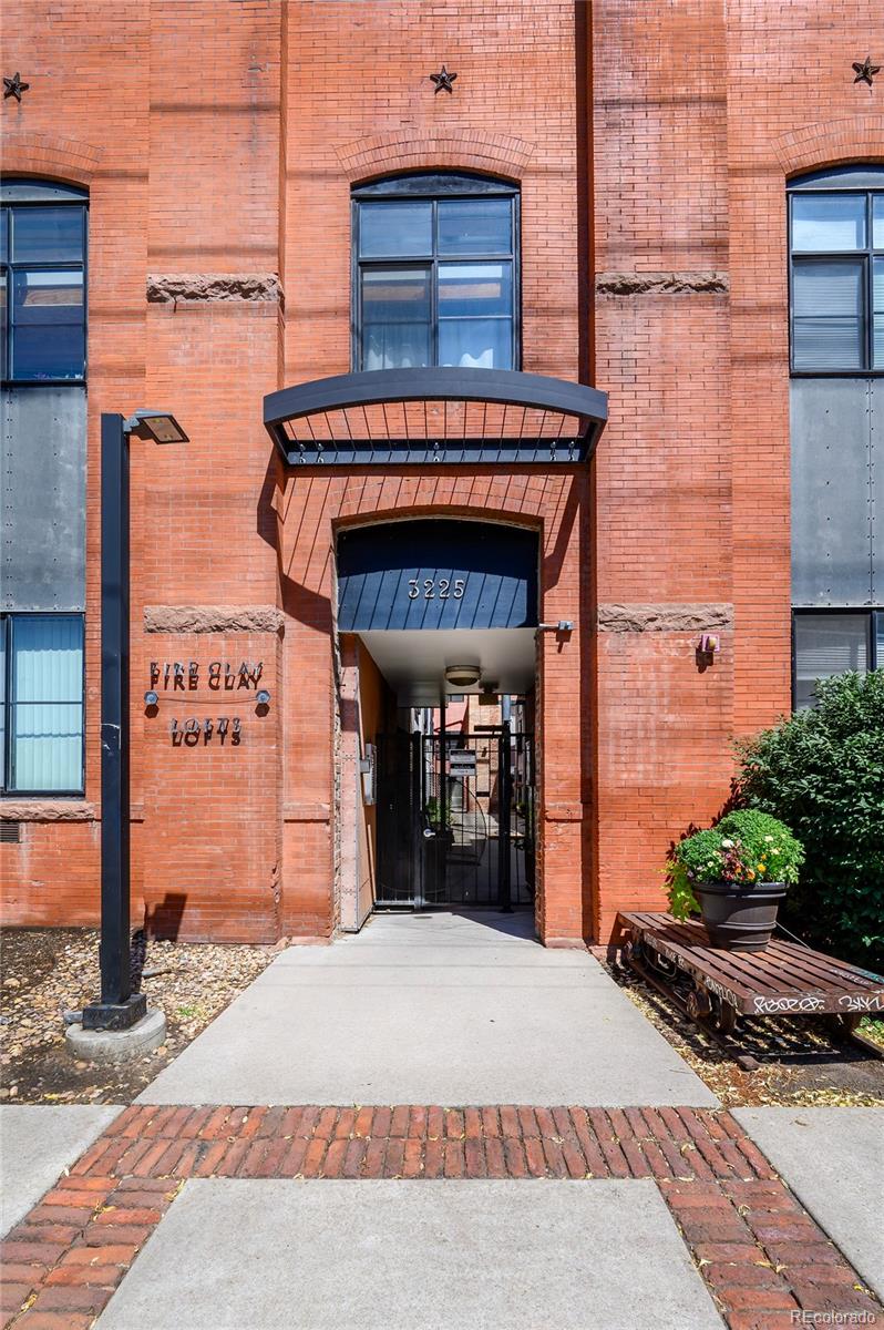 3225 blake street, Denver sold home. Closed on 2026-05-19 for $362,000.