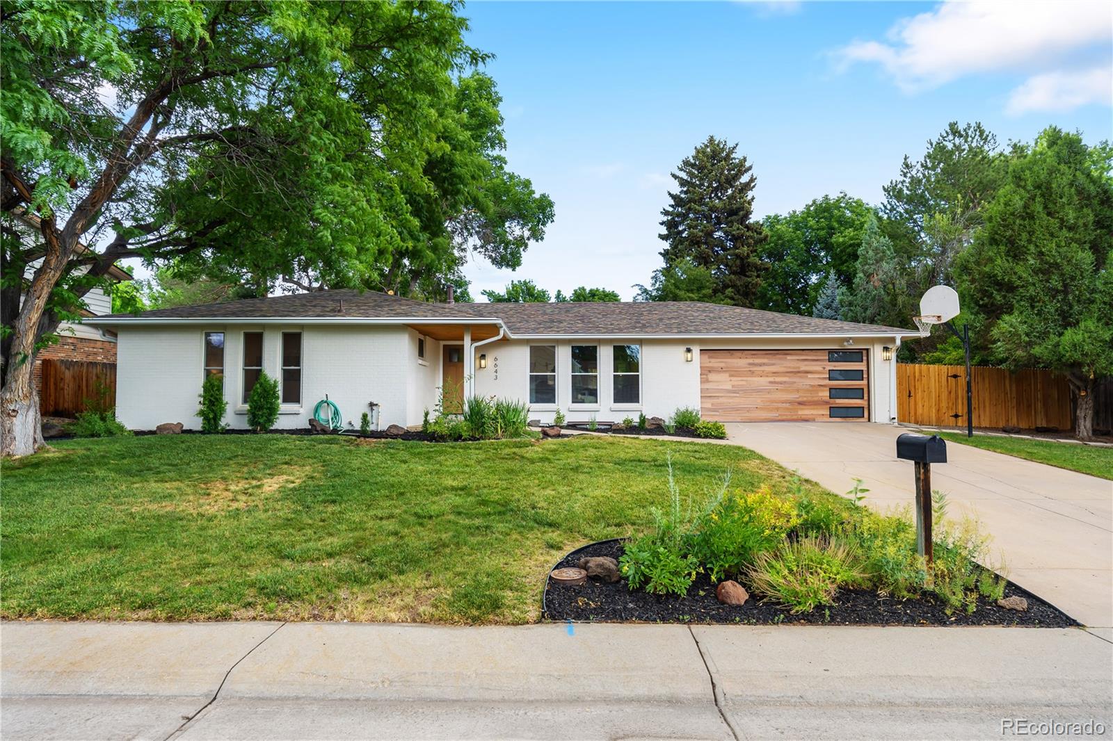 Columbine Knolls Littleton Home | MLS #: 17677496643 W Roxbury Place, Littleton Beds: 4 Baths: 3 Price: $892,000