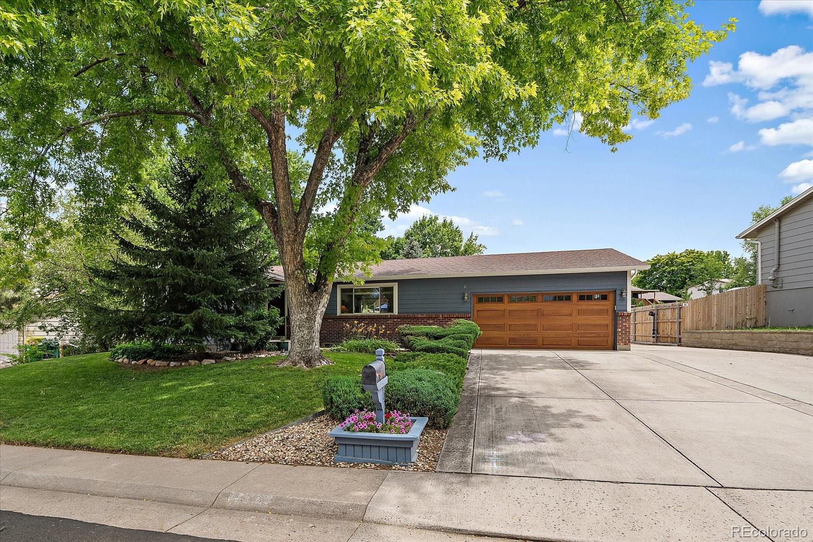 1074 E Fremont Circle, centennial MLS: 9034958 Beds: 5 Baths: 2 Price: $610,000