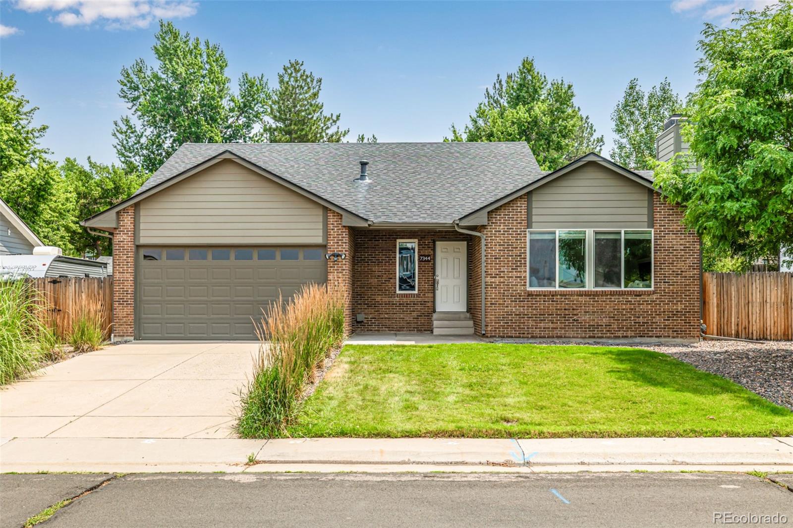 Goldenwest Park Littleton Home | MLS #: 90412097344 S Houstoun Waring Circle, Littleton Beds: 3 Baths: 2 Price: $650,000