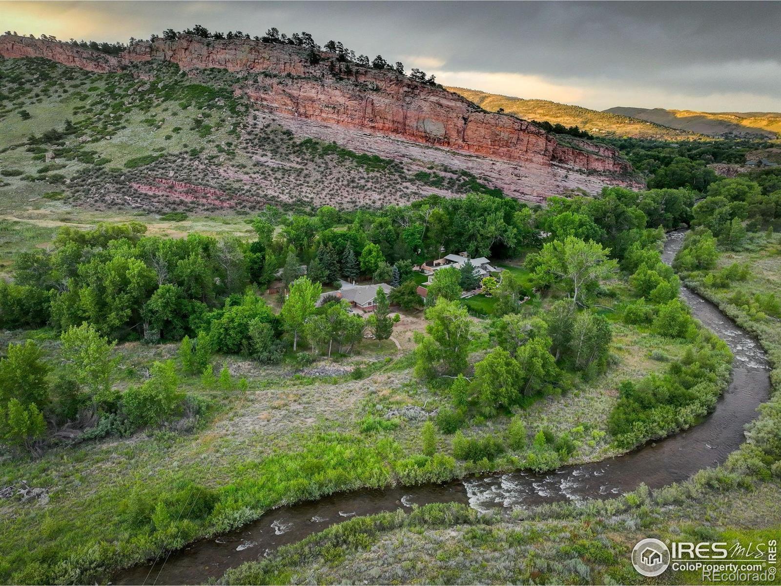  Lyons Home | MLS #: 456789103913731820 S Saint Vrain Drive, Lyons Beds: 3 Baths: 3 Price: $1,150,000