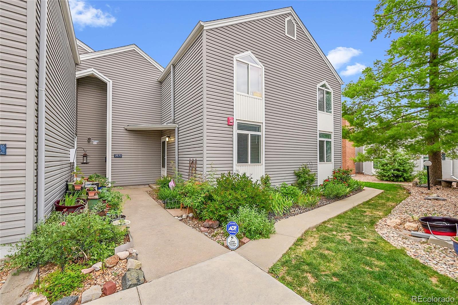 Monaco Place Denver Condo / Townhome | MLS #: 94876833371 S Monaco Parkway A, Denver Beds: 2 Baths: 2 Price: $220,000