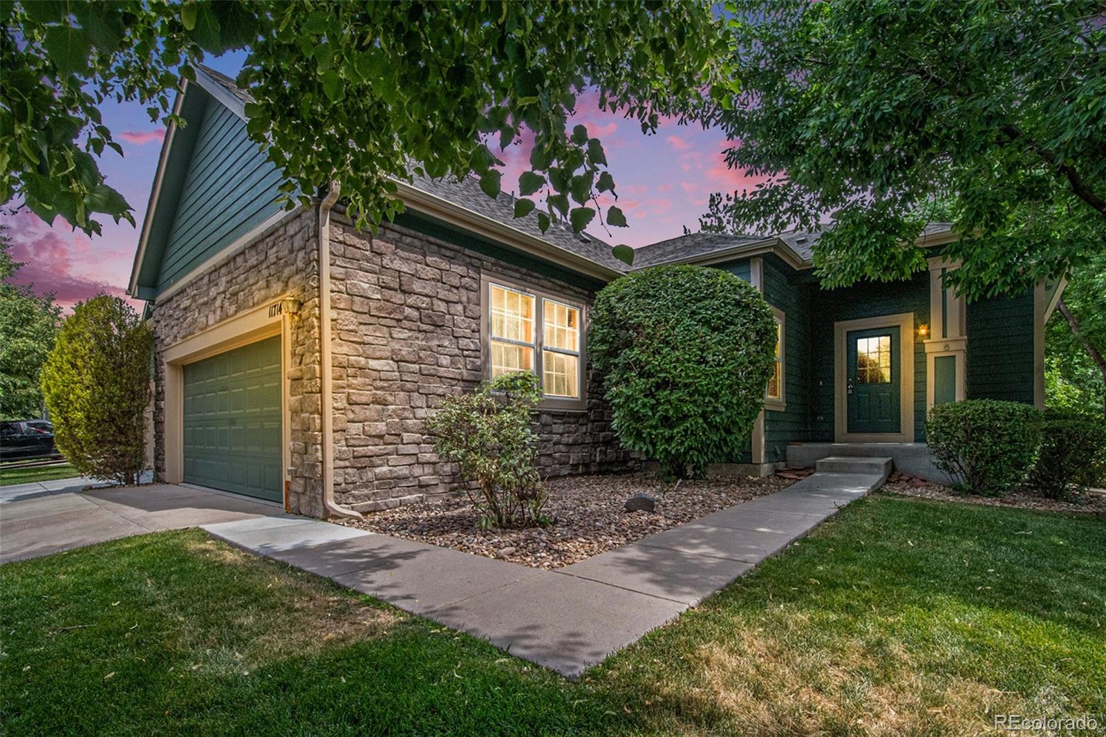  Morrison Home | MLS #: 318272911714 W Stanford Drive, Morrison Beds: 3 Baths: 3 Price: $525,000