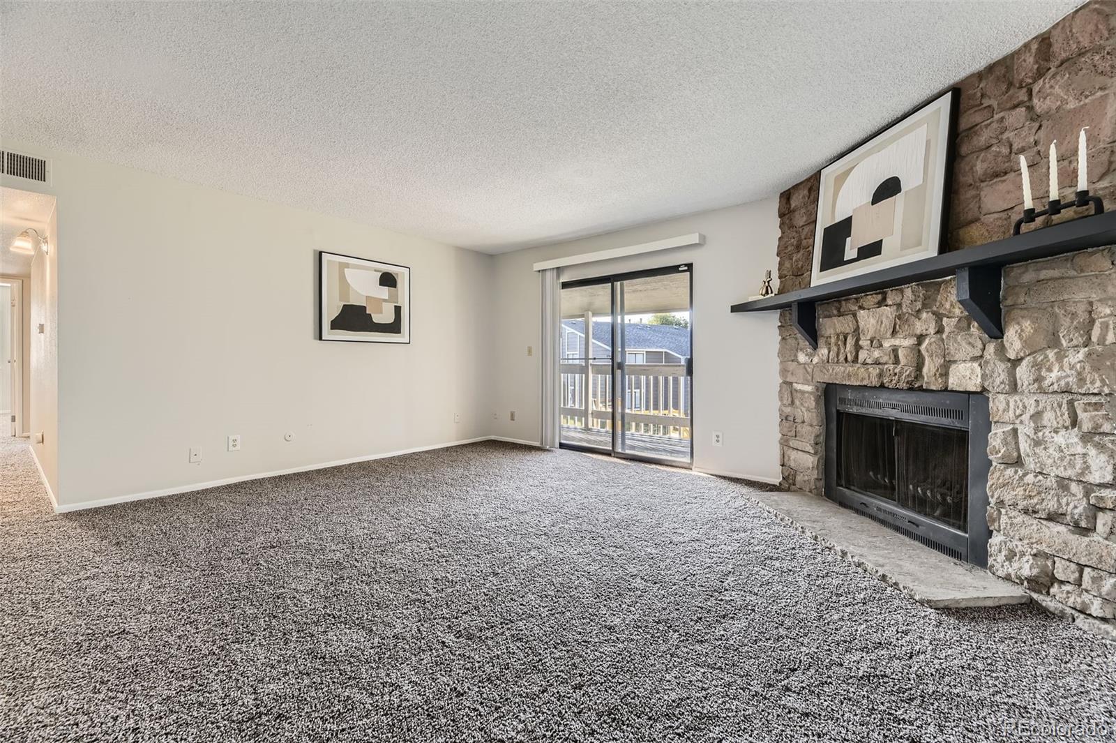 Robinwood Aurora Condo / Townhome | MLS #: 634386818034 E Ohio Avenue 204, Aurora Beds: 3 Baths: 2 Price: $219,000
