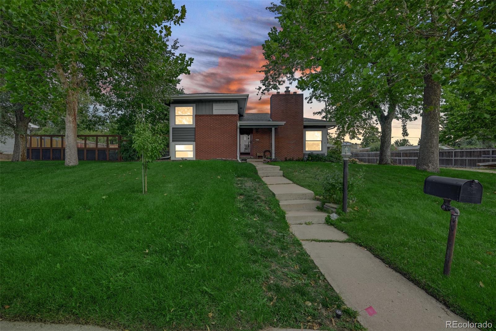 1350  lewis street, Lakewood sold home. Closed on 2025-12-09 for $570,500.
