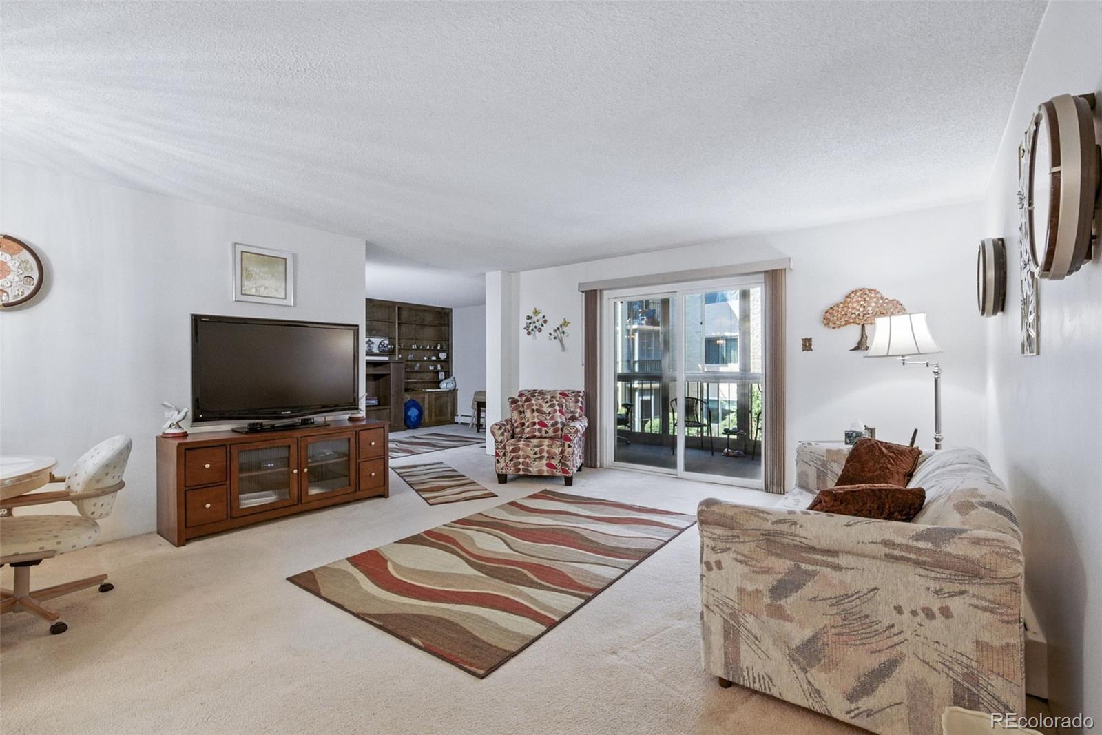 Heather Gardens Aurora Condo / Townhome | MLS #: 34555543082 S Wheeling Way 205, Aurora Beds: 2 Baths: 2 Price: $220,000