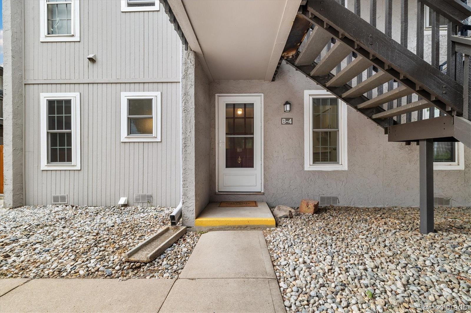 Glenn Oaks Centennial Condo / Townhome | MLS #: 30109207105 S Gaylord Street B4, Centennial Beds: 1 Baths: 1 Price: $224,950