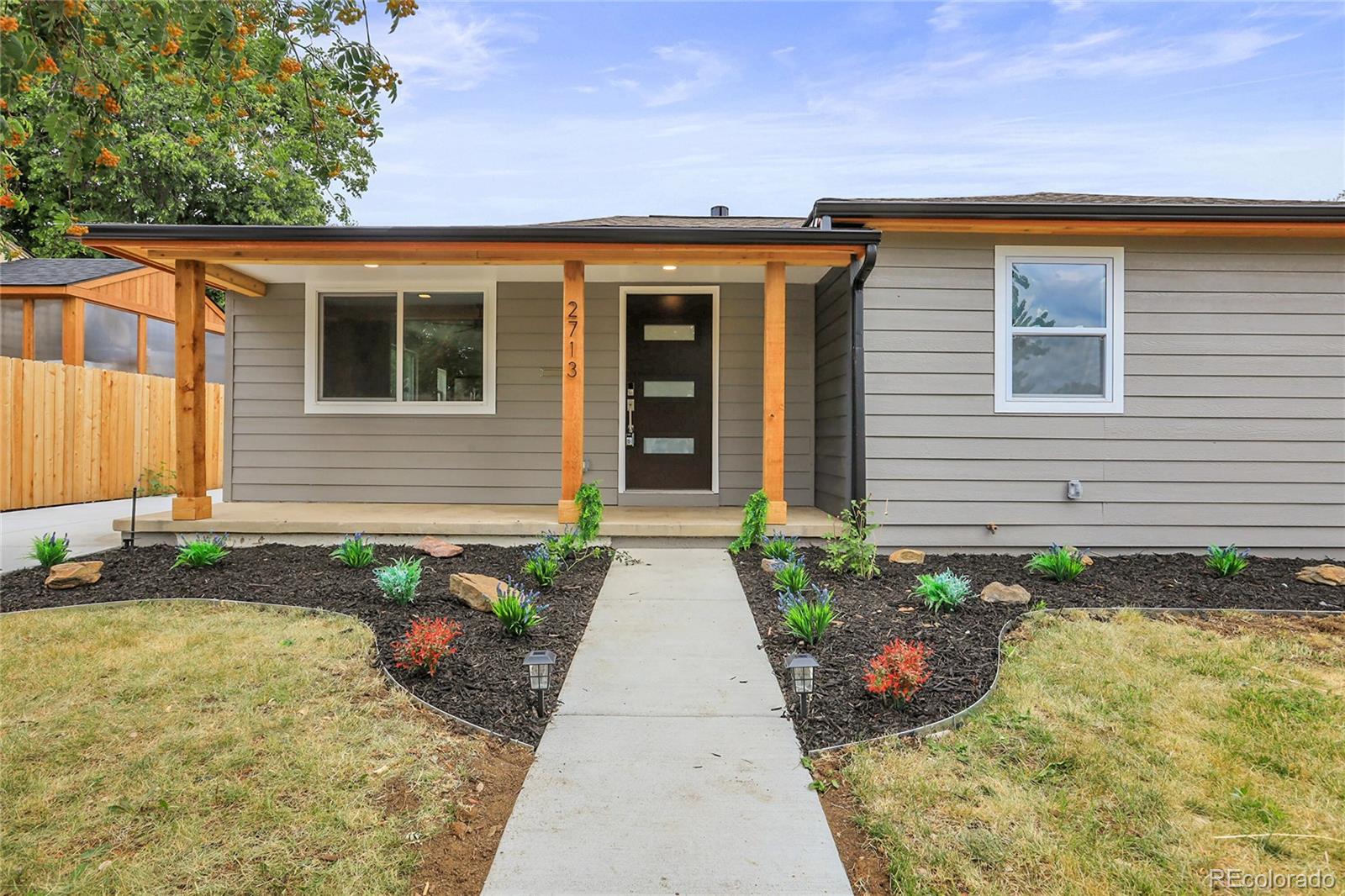 2713 s hazel court, Denver sold home. Closed on 2025-11-10 for $515,000.