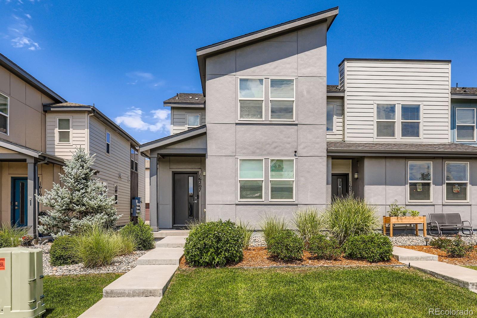 Denver Connection West Denver Condo / Townhome | MLS #: 306453316207 E Elk Place , Denver Beds: 3 Baths: 3 Price: $400,000