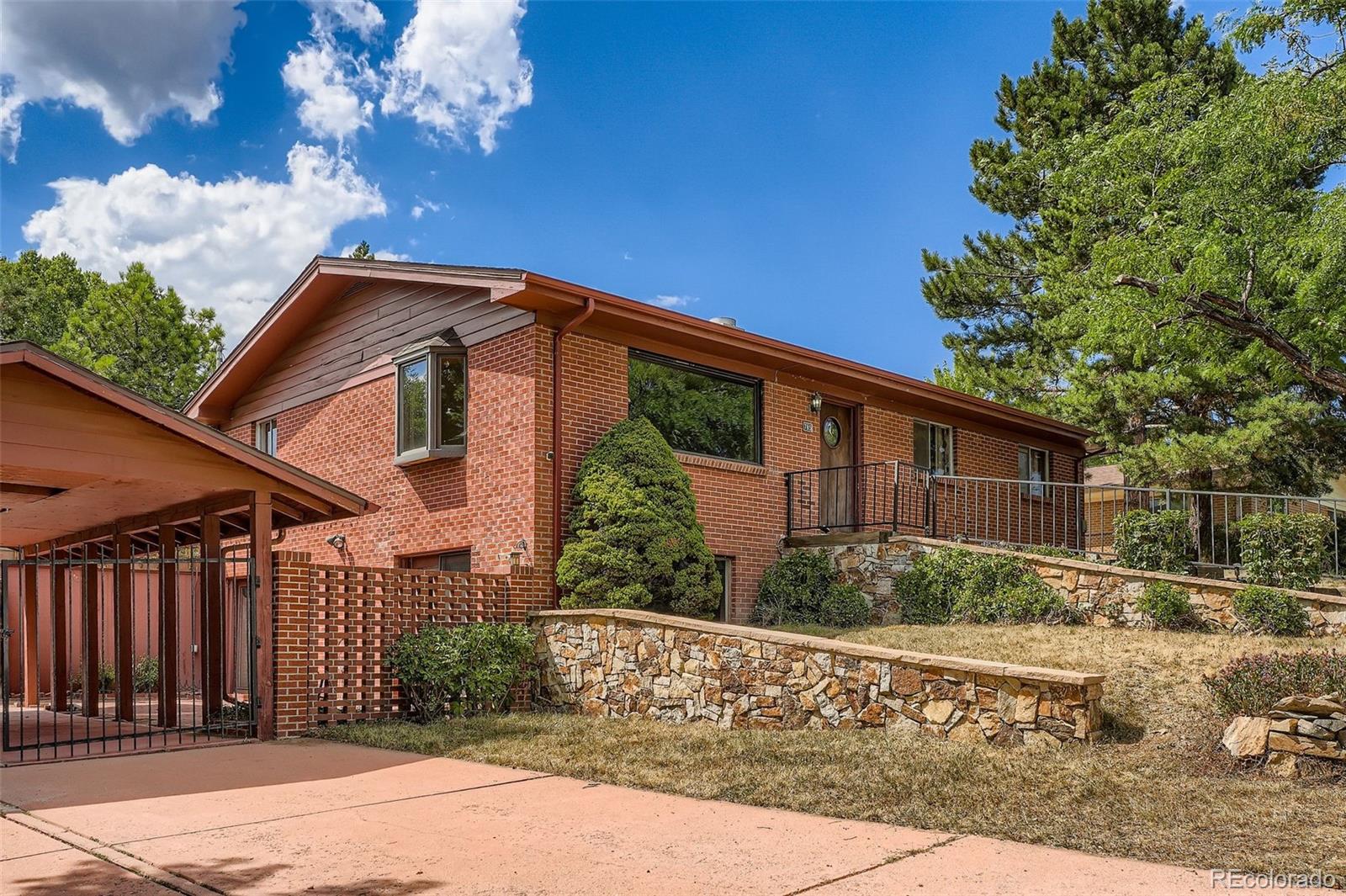 Brownes Golden Home | MLS #: 4822017785  Deframe Street, Golden Beds: 3 Baths: 2 Price: $500,000