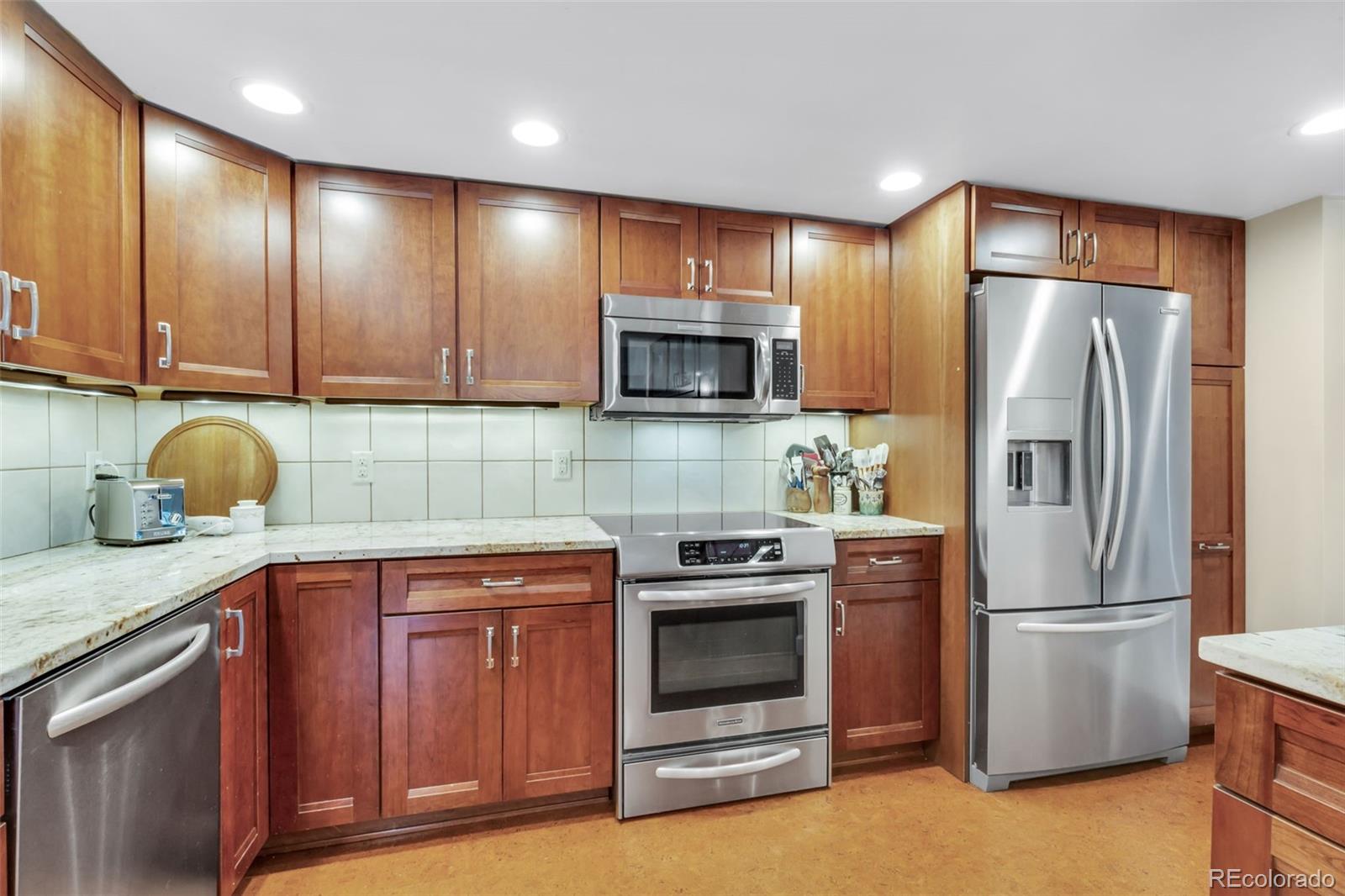 Heather Gardens Aurora Condo / Townhome | MLS #: 930343013631 E Marina Drive 407, Aurora Beds: 3 Baths: 3 Price: $475,000