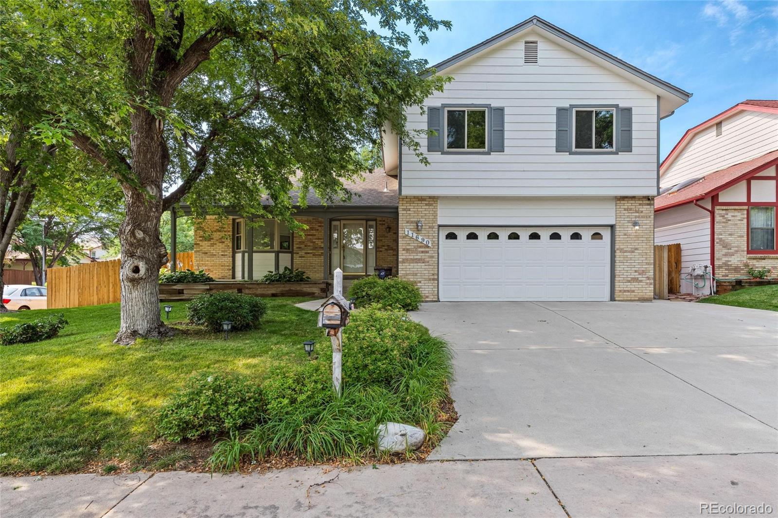 Peoria Park Aurora Home | MLS #: 623957311690 E Adriatic Place, Aurora Beds: 5 Baths: 4 Price: $580,000