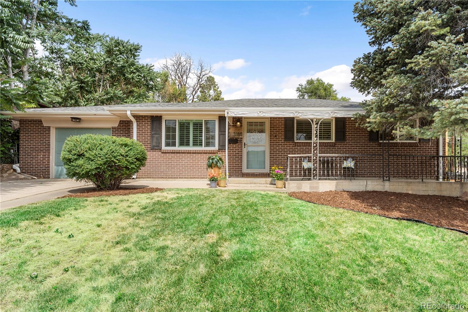 Knollwood Englewood Home | MLS #: 27823833185 W Radcliff Drive, Englewood Beds: 3 Baths: 2 Price: $525,000