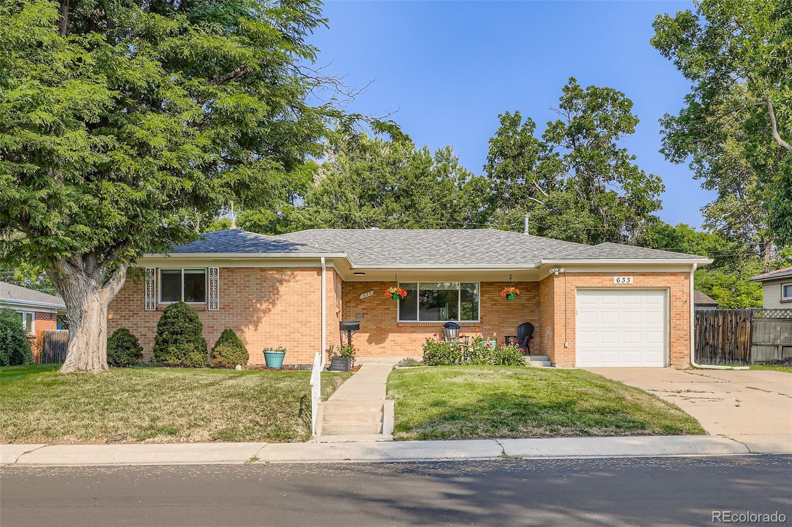 633 w longview avenue, Littleton sold home. Closed on 2025-08-25 for $623,800.