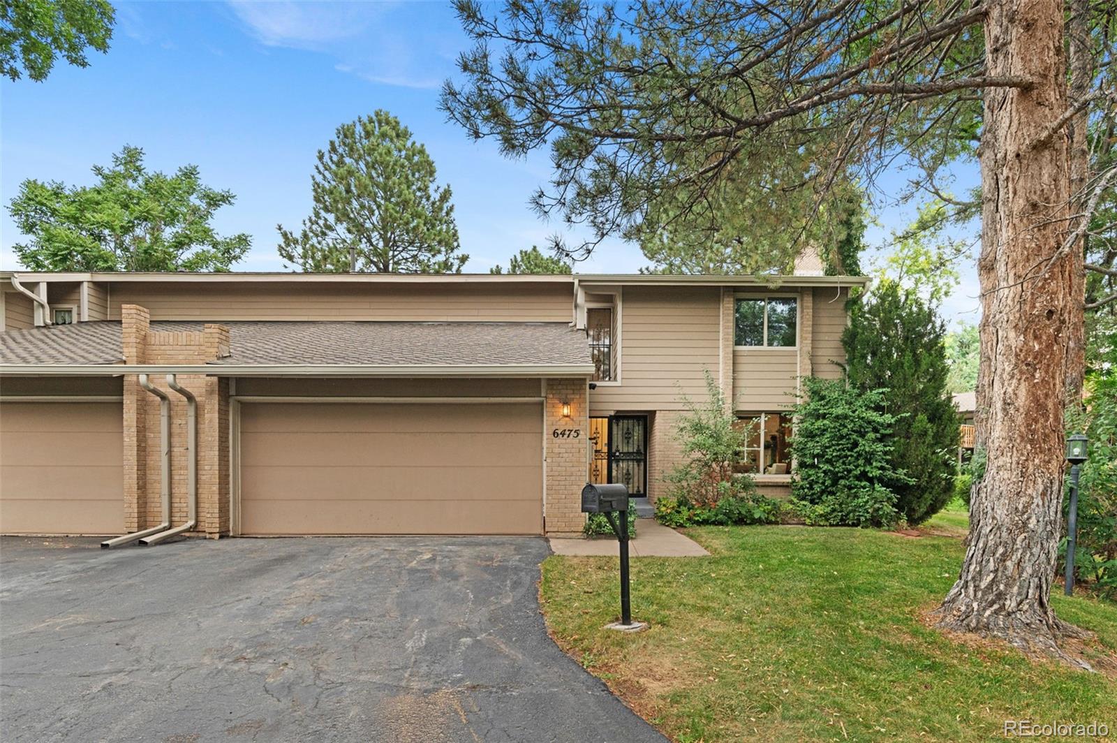 Ridgewood Littleton Home | MLS #: 41553226475 S Arapahoe Way, Littleton Beds: 4 Baths: 4 Price: $625,000