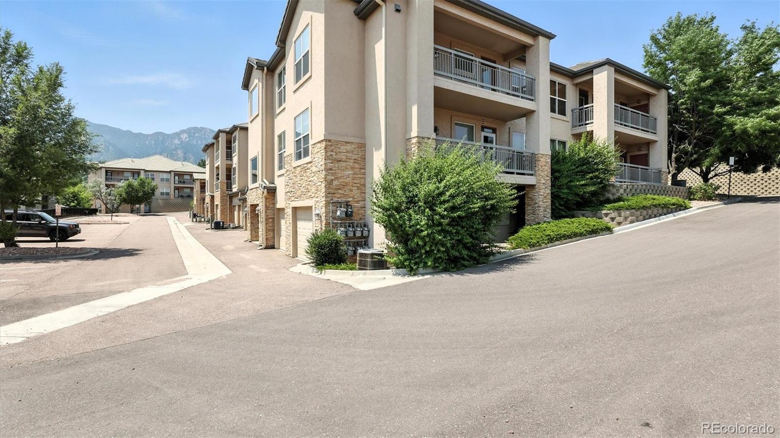 Broadmoor Colorado Springs Condo / Townhome | MLS #: 1722181605  Cougar Bluff Point 210, Colorado Springs Beds: 2 Baths: 2 Price: $267,000