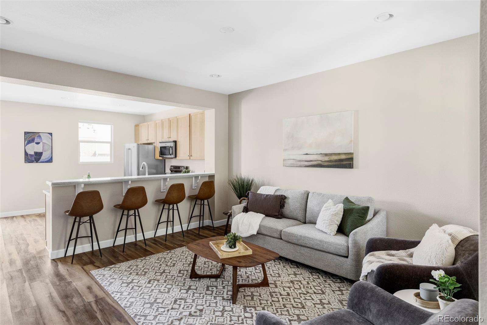  Englewood Condo / Townhome | MLS #: 706086013543 E Longview Avenue , Englewood Beds: 3 Baths: 3 Price: $495,000