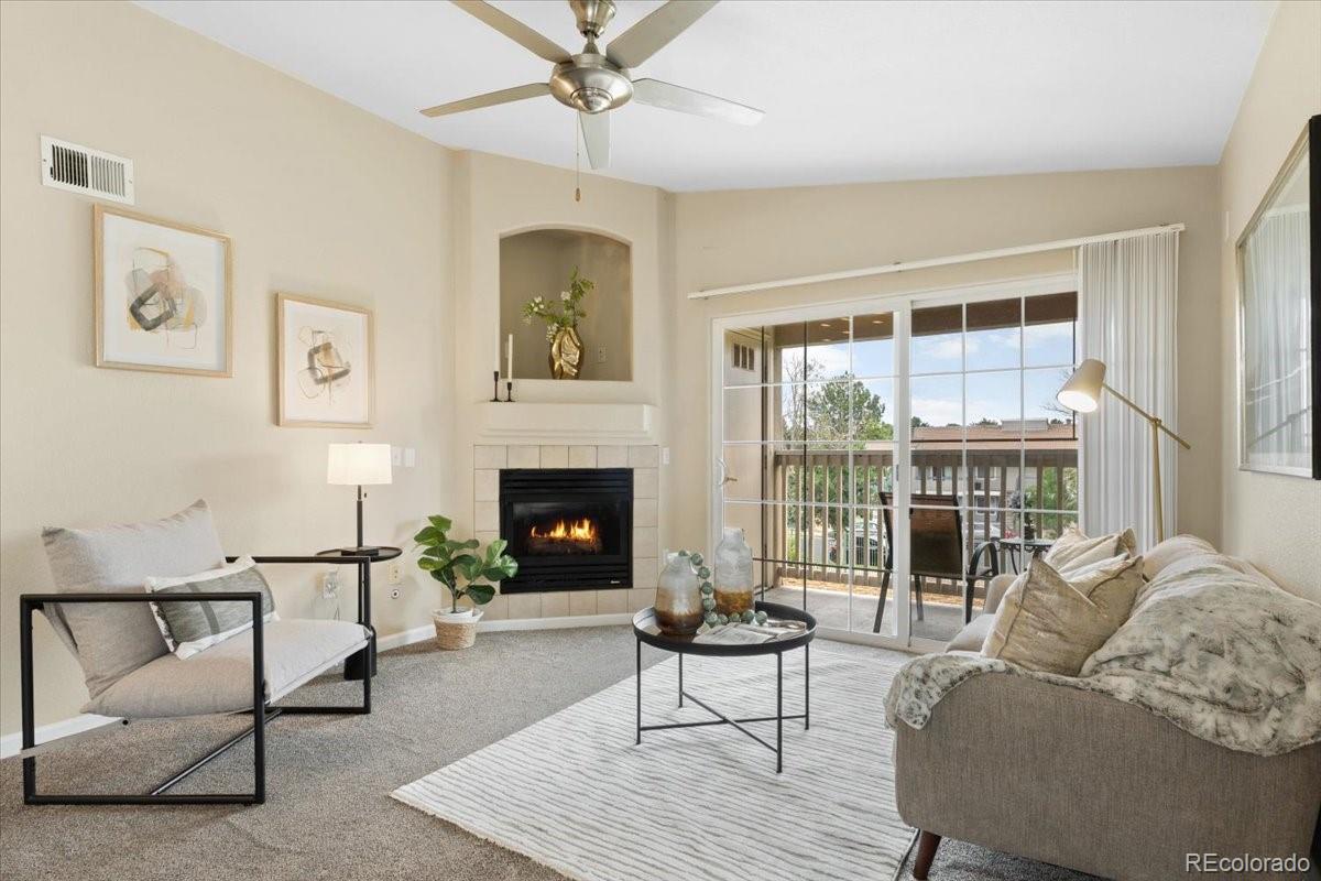 Pinnacle Ranch Denver Condo / Townhome | MLS #: 38192911425 S Galena Way 204, Denver Beds: 3 Baths: 2 Price: $355,000