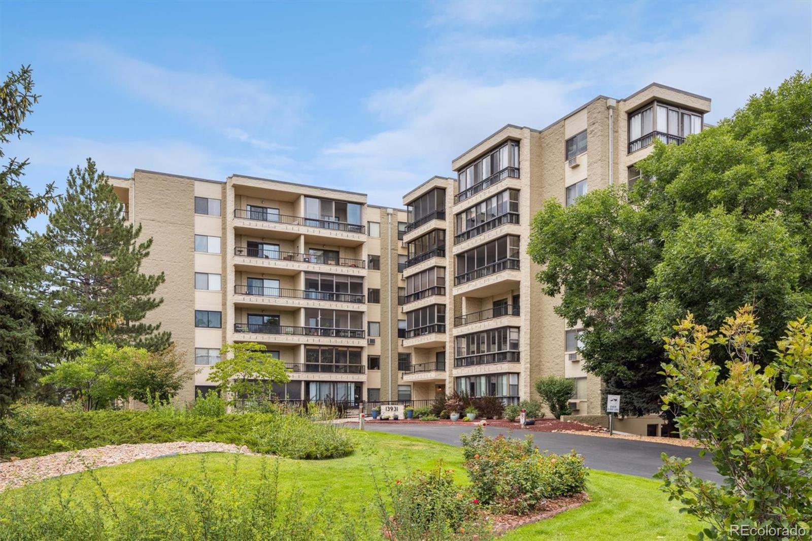 Heather Gardens Aurora Condo / Townhome | MLS #: 419908513931 E Marina Drive 305, Aurora Beds: 2 Baths: 2 Price: $260,000