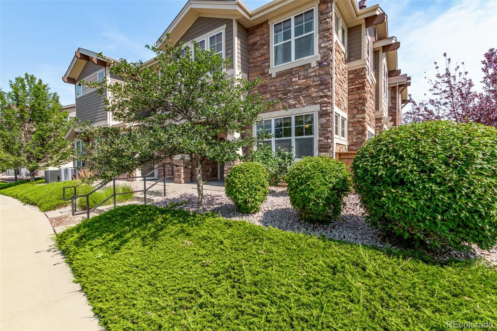 Wheatlands Aurora Condo / Townhome | MLS #: 541167124583 E Hoover Place B, Aurora Beds: 2 Baths: 3 Price: $425,000