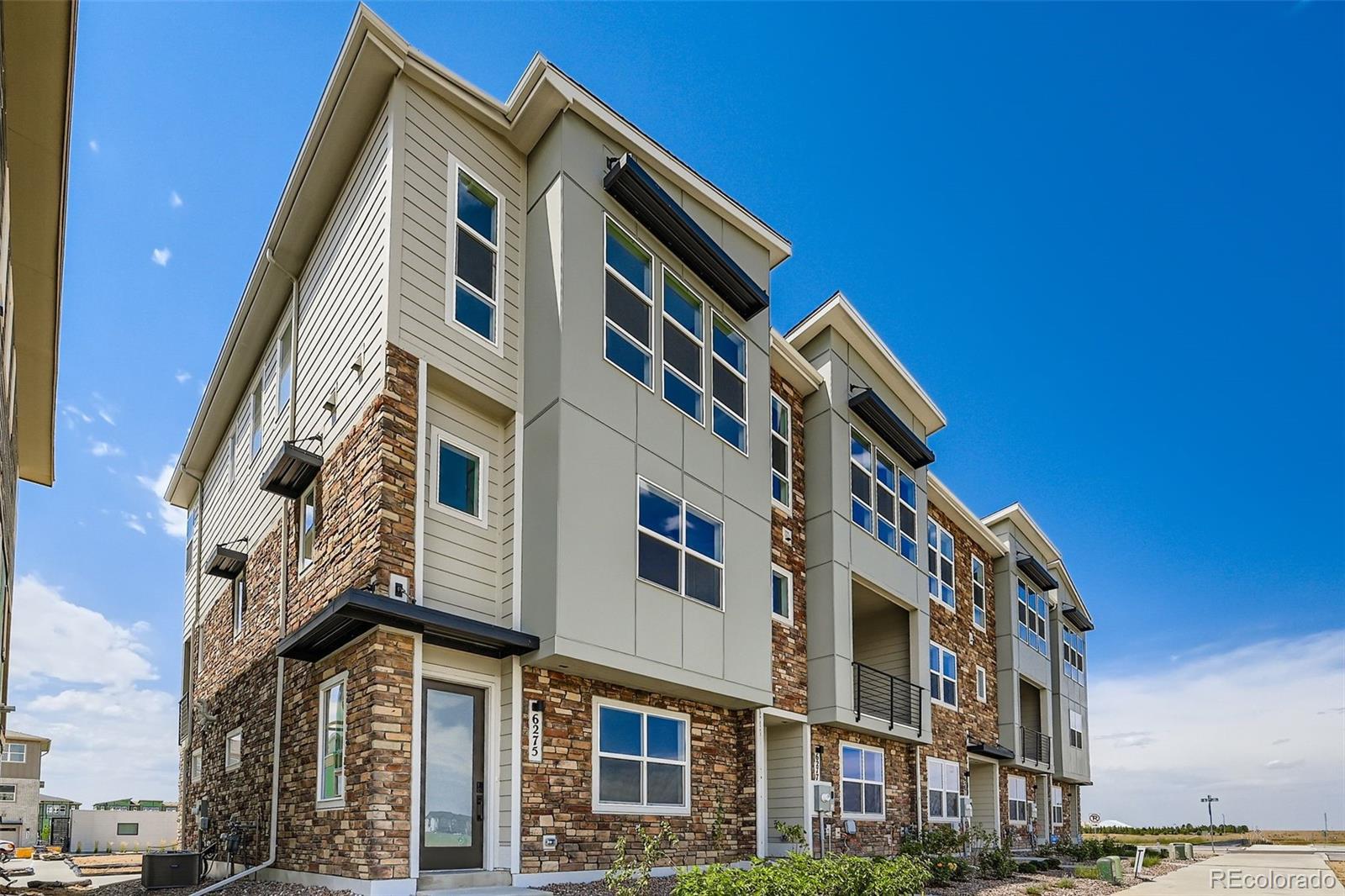 Painted Prairie Aurora Condo / Townhome | MLS #: 52110746275 N Kirk Street , Aurora Beds: 4 Baths: 4 Price: $485,000