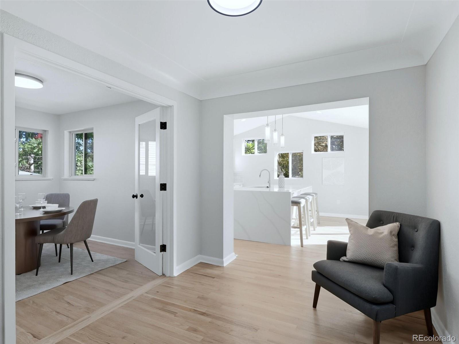 2060 s washington street, Denver sold home. Closed on 2025-12-15 for $1,055,000.